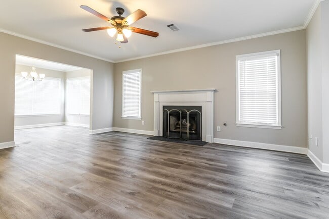 Building Photo - 1504 Justin Dr