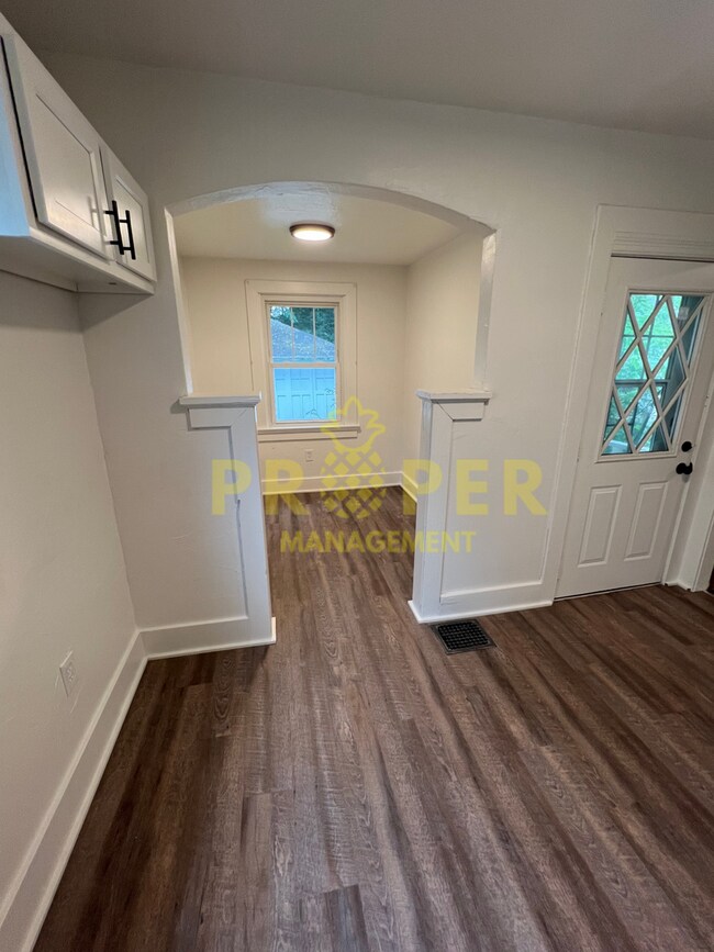 Foto del edificio - 3 bedrooms 1 bathrooms house for rent