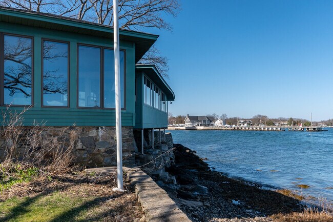 Building Photo - 5 Nash Island