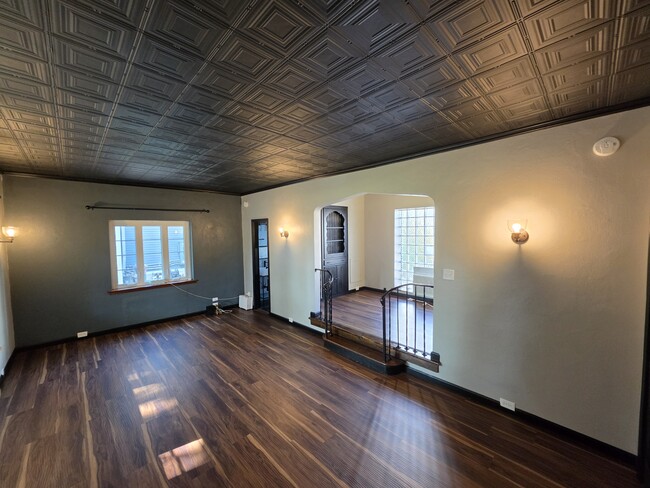 Building Photo - 606 Sunset Ave