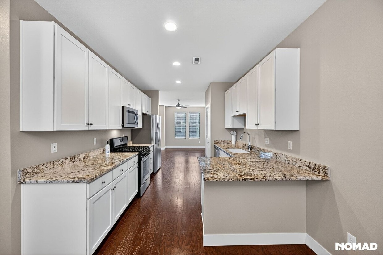 Primary Photo - 1276 W 11th Ave