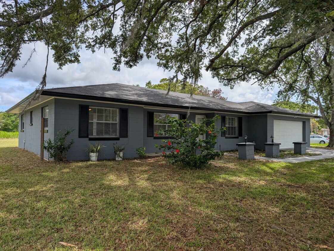 Foto principal - 1101 Lodge Cir