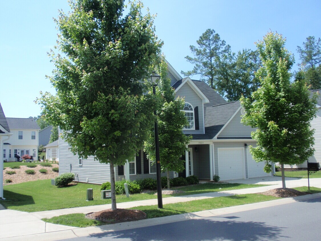 19223 Kanawha Dr, Cornelius, NC 28031 House for Rent in Cornelius, NC