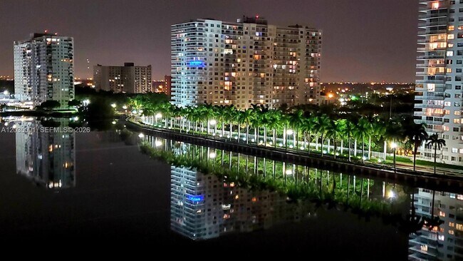 Foto del edificio - 18151 NE 31st Ct