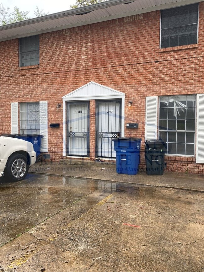 Building Photo - 4817 Hickory Ave