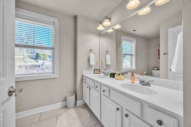 Foto del edificio - 270 Creatwood Trail