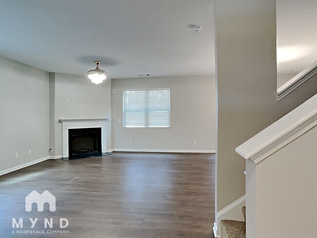 Foto del edificio - 404 Lake Ridge Ln