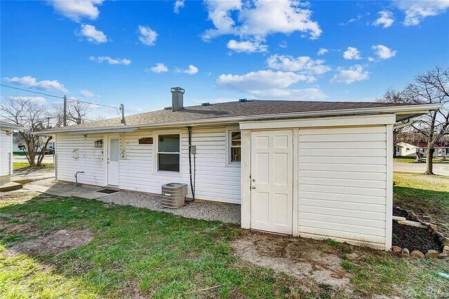 Building Photo - 3820 Montevideo Dr