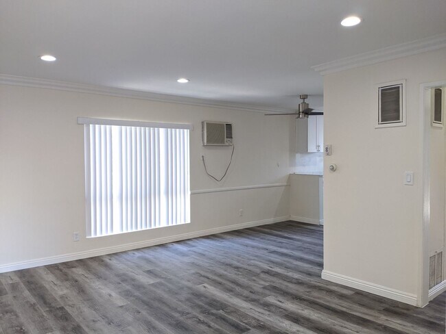 Foto del interior - Spacious Units available - Great Location! -- Hollywood