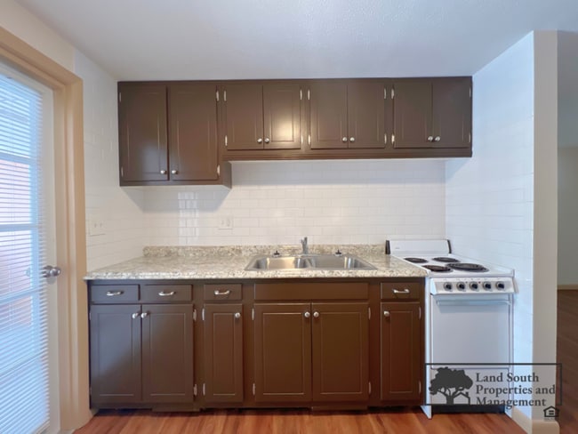 Building Photo - 2126 Smithfield Pl