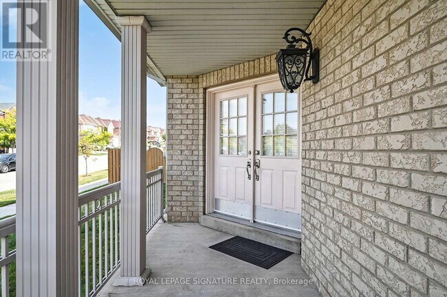 Photo du bâtiment - 6509 Valiant Heights