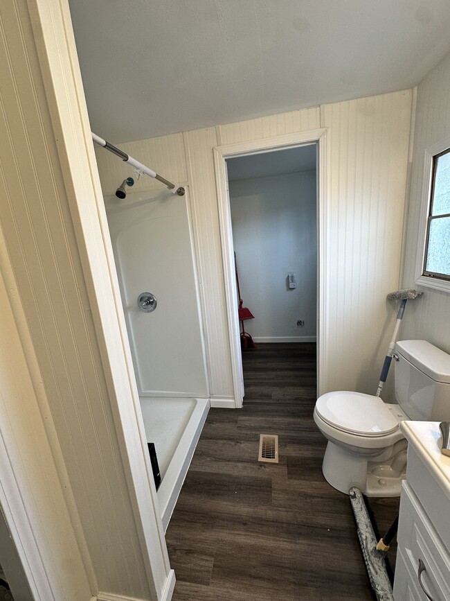 Building Photo - 822 Emison Ave