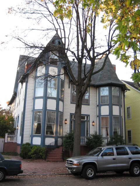 Building Photo - 364 Middle St