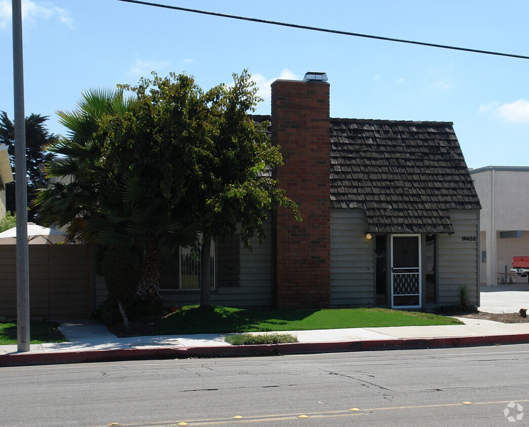 Foto del edificio - 16632 Algonquin St