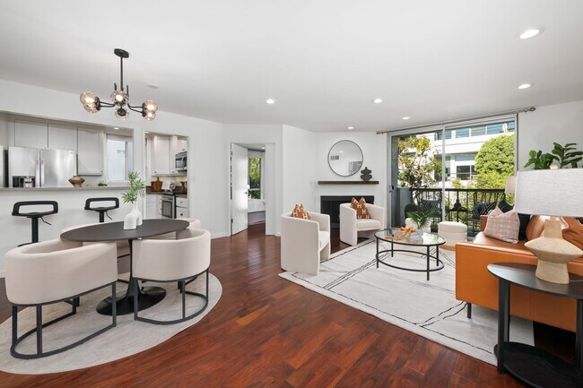 Foto del edificio - 8530 Holloway Dr