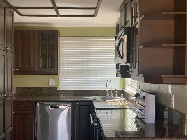 Building Photo - Charming 2 Bedroom + Office Home for Rent in Sacramento