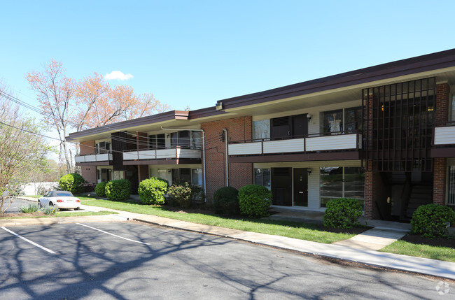 Building Photo - Woodmont Spring Condominium