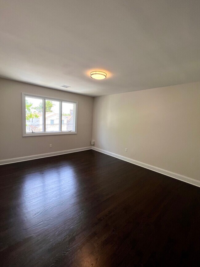 Bedroom 1 - 52 Liberty St