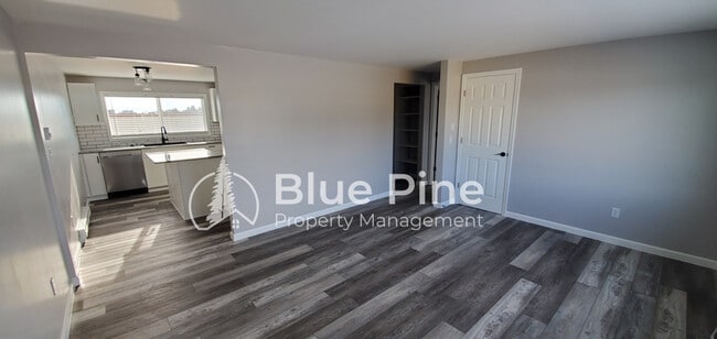 Building Photo - 2348 Stace St