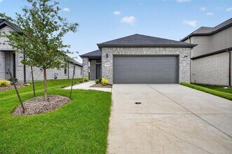 Building Photo - 514 Green Grass Dr
