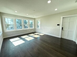 Building Photo - 1733 Memorial Park Terrace