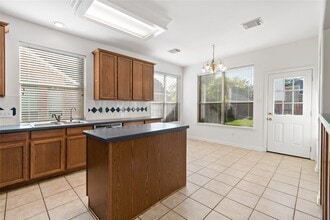 Building Photo - 3326 Lakeway Ln