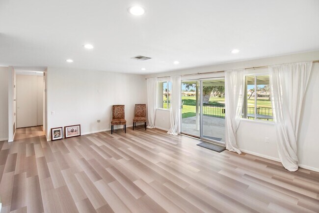 Foto del edificio - 43480 Illinois Ave