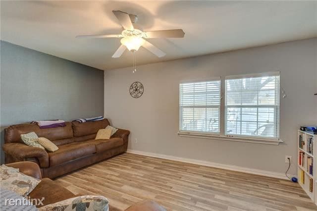 Building Photo - 3 br, 1 bath House - 701 Faun Drive
