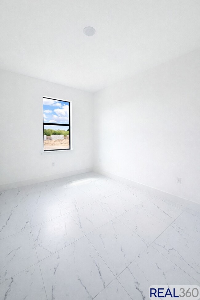 Foto del edificio - 2416-2418 Xelda Ave N