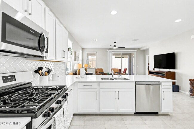 Building Photo - 15634 W Winslow Ave
