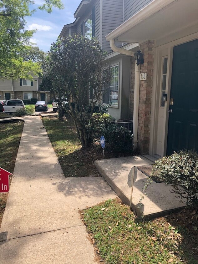 Foto principal - 6701 Dickens Ferry Rd
