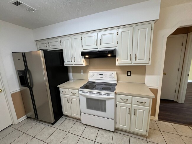 Building Photo - Georgetown Subdivision! Available now.