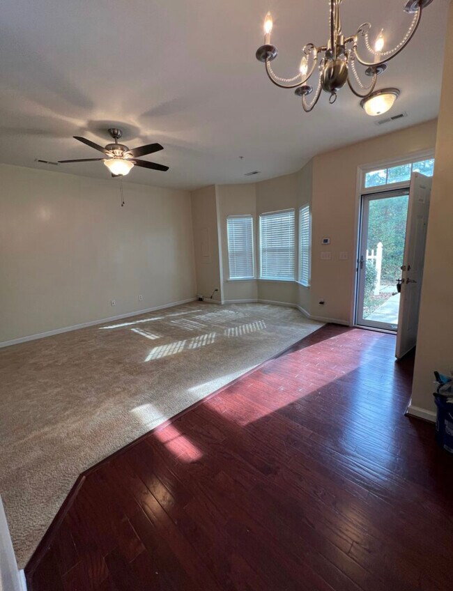 Foto del edificio - 300 Coalinga Ln