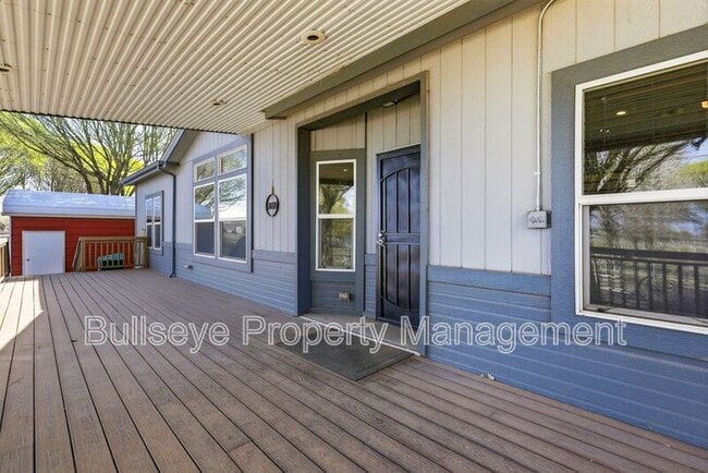 Building Photo - 313 E 1/2 St N