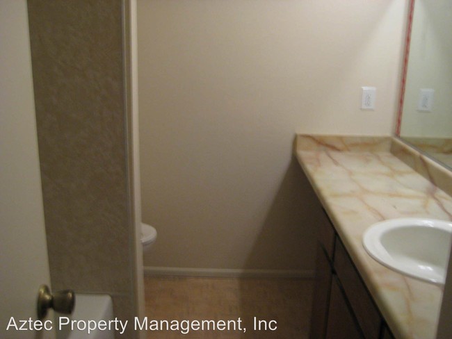 Building Photo - 2 br, 1 bath House - 799 Clark #11