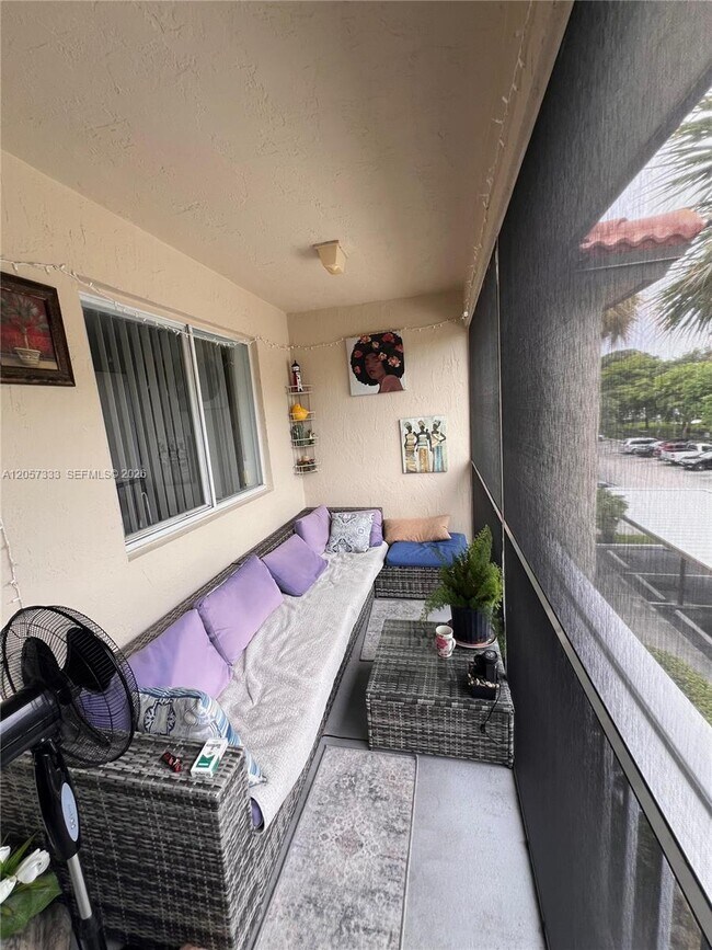 Foto del edificio - 460 S Park Rd