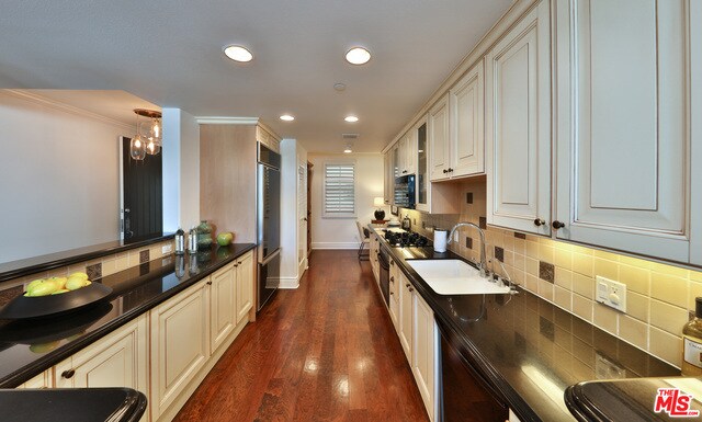 Building Photo - 860 Haverford Ave
