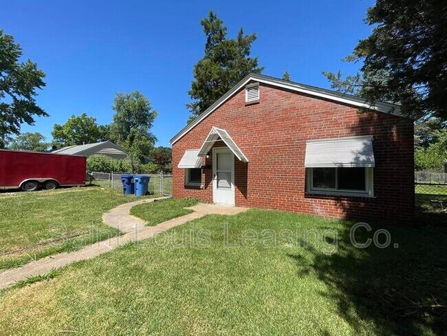 Building Photo - 20 Charlotte Dr