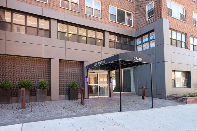 Foto del edificio - 107-40 Queens Blvd