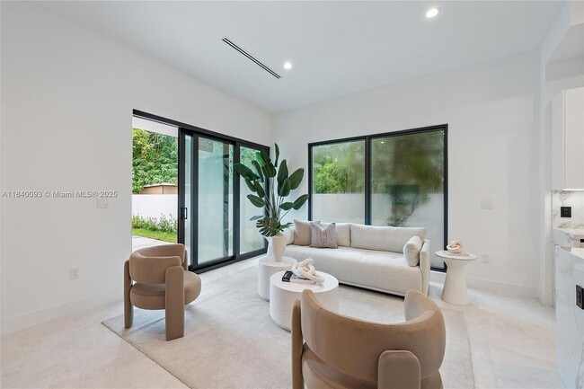 Building Photo - 2937 SW 21st St