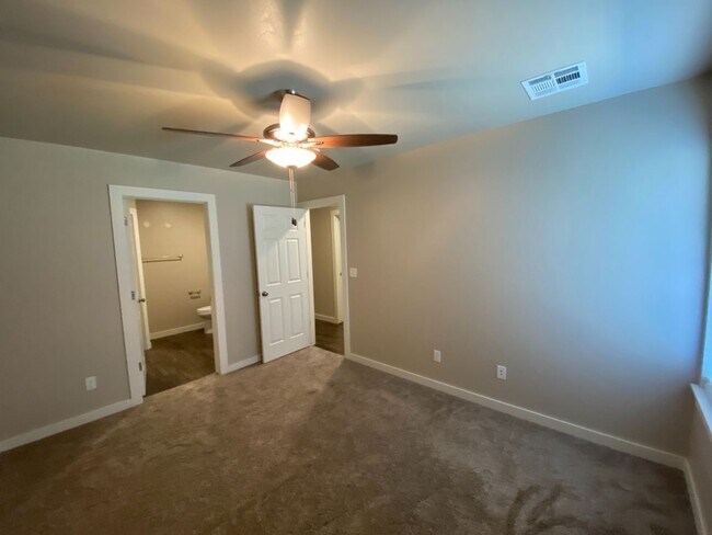 Building Photo - 3 Bed 2 Bath Duplex in Moore Schools!!!