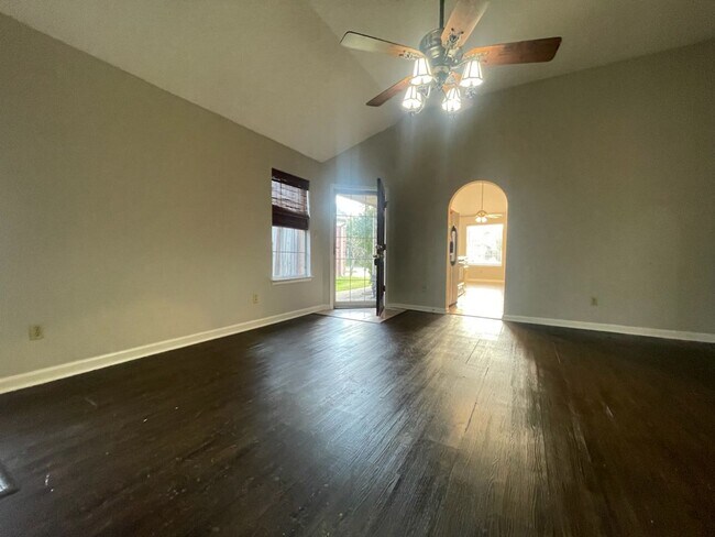 Foto del edificio - 5884 Alexandria Ln