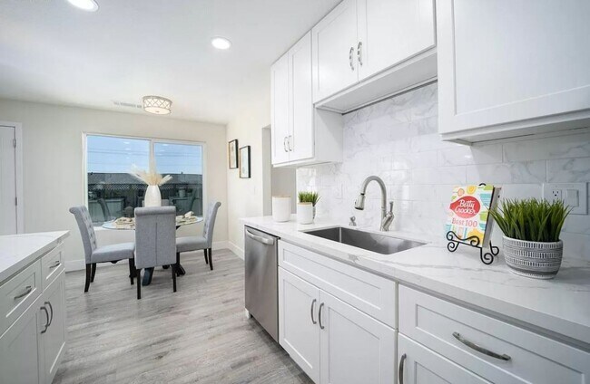 Building Photo - Freshly and Completely Renovated West Faci...