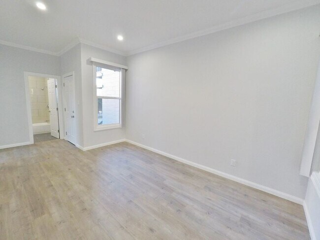 Foto del edificio - Remodeled 2-Bed, 2-Bath Apartment w/ Moder...