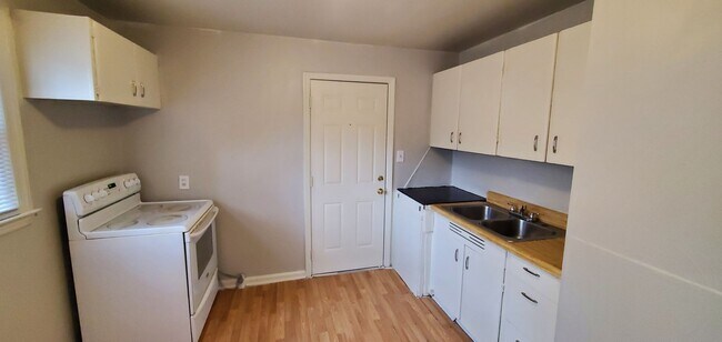 Foto del edificio - 2 Bedroom 1 Bathroom House!
