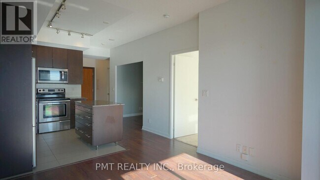 Building Photo - 500 Sherbourne St