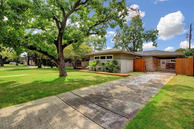 Foto del edificio - 4415 Merwin St