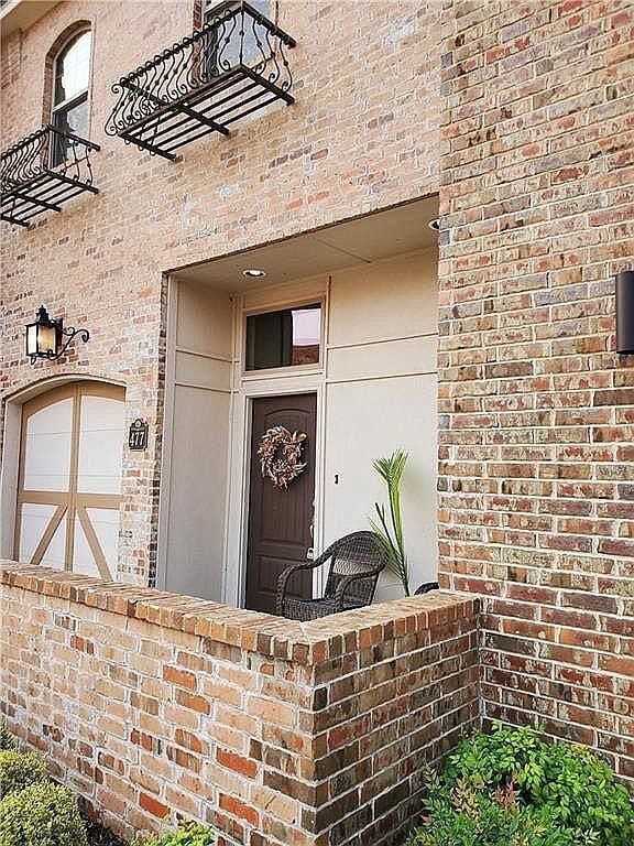 Photo - 477 S Fretz Ave Townhome