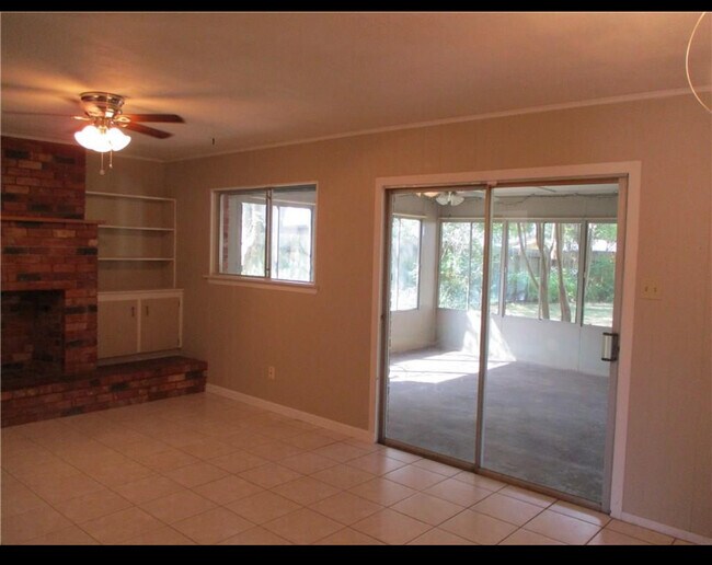 Foto del edificio - 10625 Rockwood St