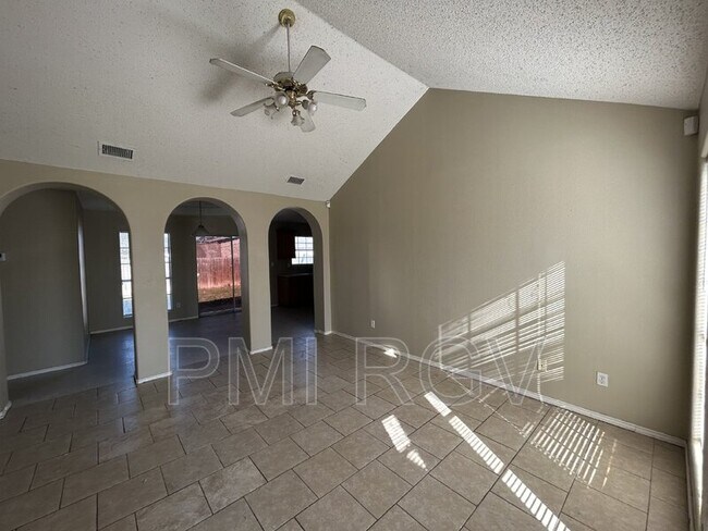 Foto del edificio - 1021 W Denver St